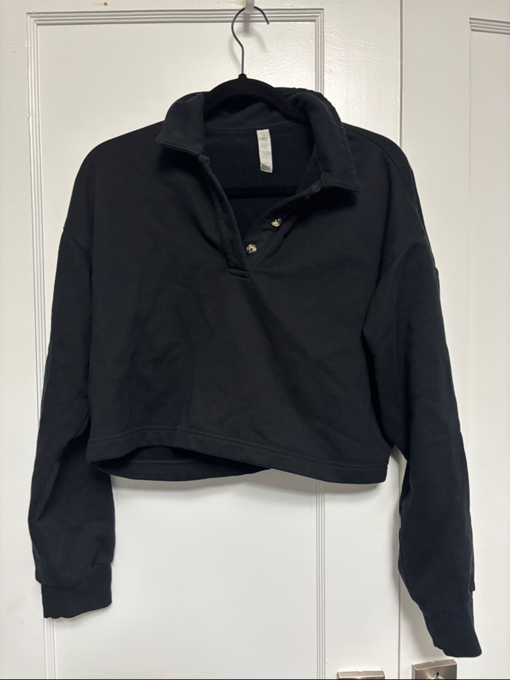 ALO Yoga Preppy Black Collar Crop Sweatshirt